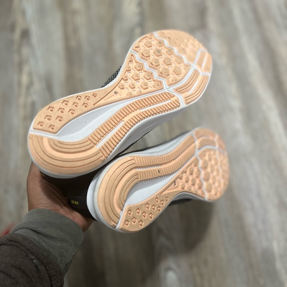 Nike Womens Downshifter 9 SE BQ9263-001 Black Running Shoes Sneakers Size 11 - Picture 5 of 6